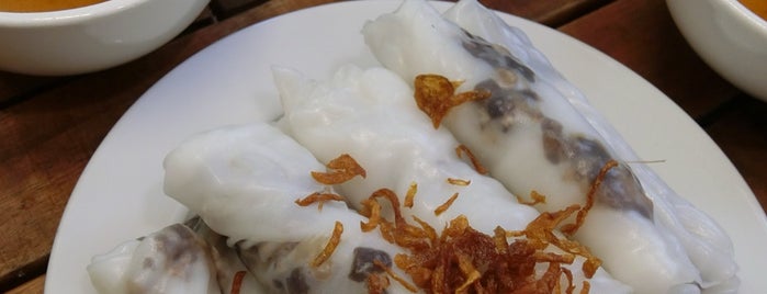 Bánh Cuốn Bà Hanh is one of Lugares favoritos de Y.