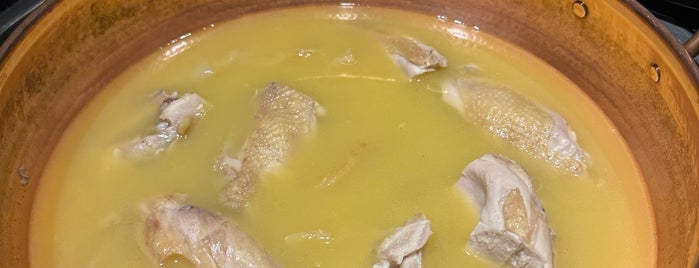 鲜记香港火锅 XianJi Hong Kong Hotpot is one of Y : понравившиеся места.