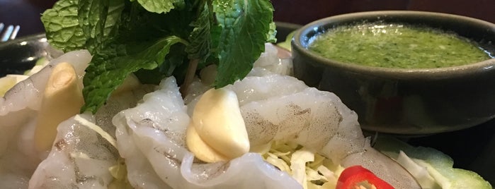 Nara Thai Cuisine is one of Posti che sono piaciuti a Y.