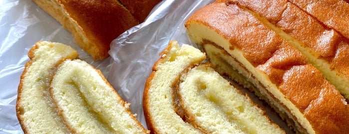 swiss roll & egg tart is one of Y : понравившиеся места.
