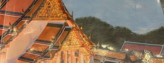Wat Suthat Thepwararam is one of Thailand 🌍🏯🌅.