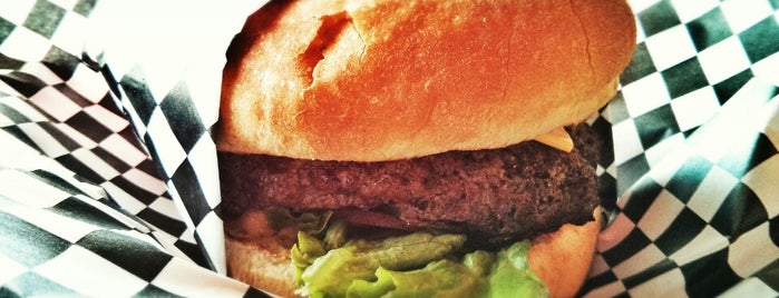 Burger Bueno is one of Lieux qui ont plu à Matthew.