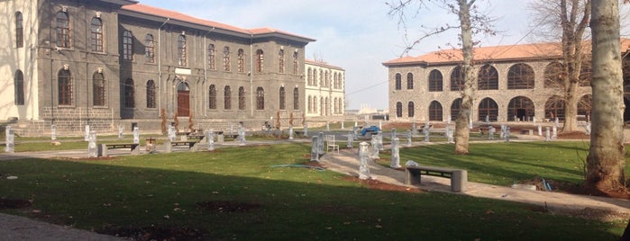 İç Kale is one of Tempat yang Disukai Sinasi.
