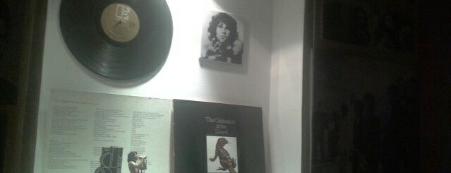Hall of Rock Café-Tributo is one of Andrea 님이 저장한 장소.