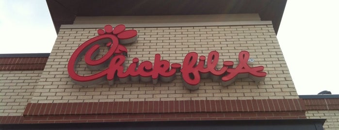 Chick-fil-A is one of Whitniさんのお気に入りスポット.