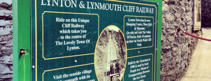 Lynton & Lynmouth Cliff Railway is one of Locais curtidos por Elliott.