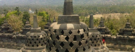 Temple de Borobudur is one of Magelang.