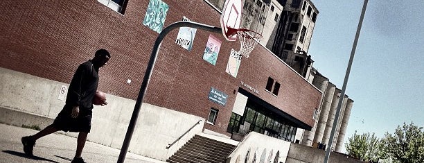 Harbourfront Basketball Court is one of Sportan Venue List.