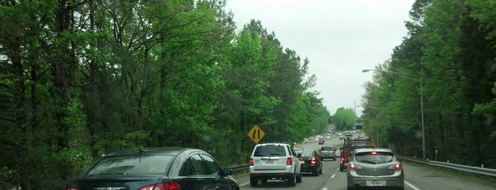 Bryan Park Overpass is one of James 님이 좋아한 장소.