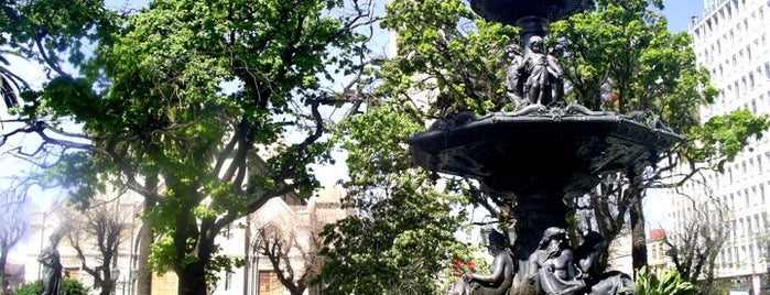 Plaza de La Victoria is one of Tempat yang Disukai Alan.