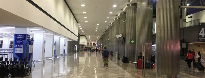 Sala A (Llegadas Nacionales) is one of Aeropuertos visitados.