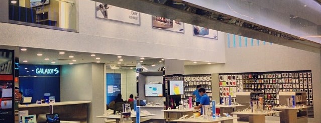 Samsung Experience Store is one of Gurney Paragon.