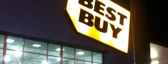 Best Buy is one of Lugares favoritos de Mike.