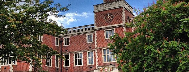 Newcastle University Students' Union is one of Tempat yang Disukai Carl.