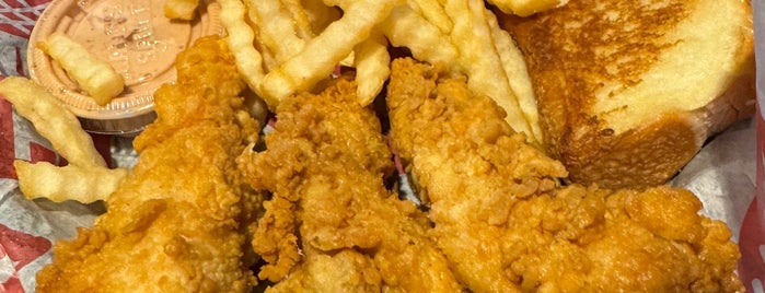 Raising Cane's is one of Aya'nın Kaydettiği Mekanlar.