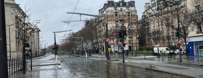 Station Desnouettes [T3a] is one of Tramway T3a.