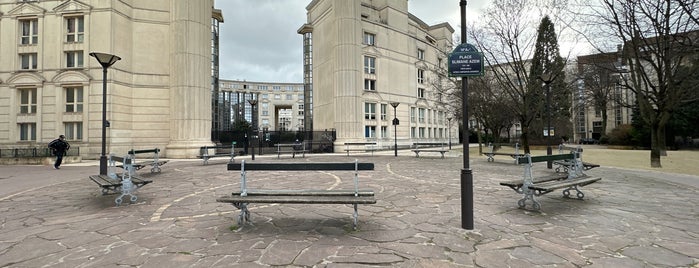 Place Slimane Azem is one of Balade.