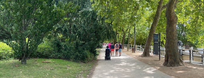 Parc Napoléon III is one of Francie.