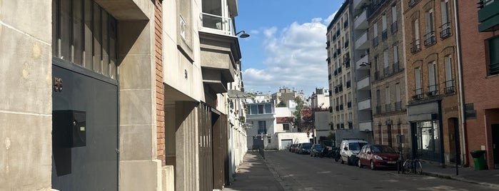 Rue Santos-Dumont is one of Paris secret et insolite.