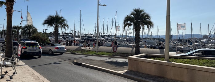 Port de Saint-Raphaël is one of Holidays.