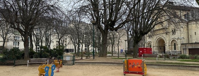 Square du Cardinal-Wyszynski is one of Parcs et Jardins de Paris & d'Île-de-France.