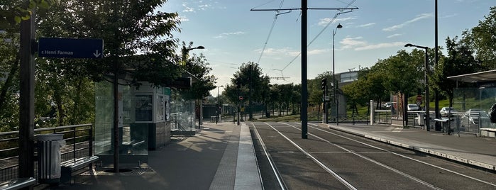 Station Suzanne Lenglen [T2] is one of Tramways de Paris.