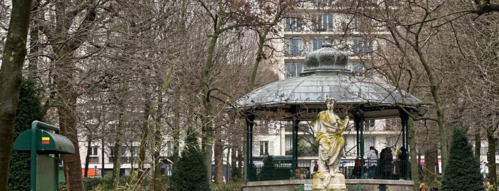 Square Adolphe Chérioux is one of Plus beaux jardins de Paris.