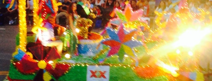 Fiesta Flambeau Parade 2014 is one of สถานที่ที่บันทึกไว้ของ Jerry.