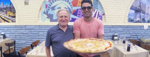 Tommy's Pizza is one of Historic Queens.