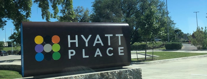 Hyatt Place Austin Airport is one of Tempat yang Disukai Abraham.
