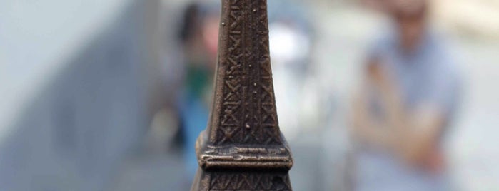 Скульптура «Ейфелева вежа» / Eiffel Tower statue is one of Міні-скульптури. УЖГОРОД!.