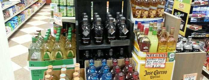 Hometown Market Liquor is one of Lugares favoritos de jenny.