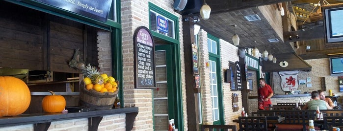 The Red Lion bar and restaurant is one of George'nin Beğendiği Mekanlar.