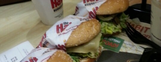 The Habit Burger Grill is one of Locais curtidos por Nichole.