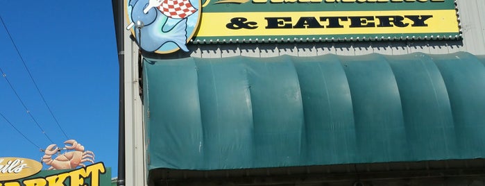 Phil's Fish Market & Eatery is one of Santa Cruz.