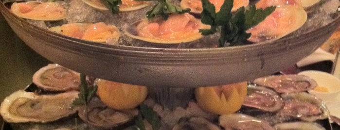 Marco Polo Ristorante is one of Places to get oysters.