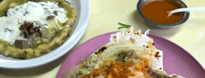 Taqueria Sofia is one of Paulaさんのお気に入りスポット.
