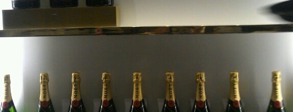 Bar à bulles Moet & Chandon is one of Ksenia 님이 좋아한 장소.