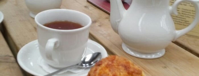 Beadlam Grange Farmshop & Tea Room is one of Kevinさんのお気に入りスポット.