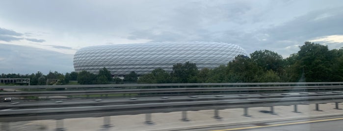 FC Bayern München Megastore is one of Orte, die Korhan gefallen.