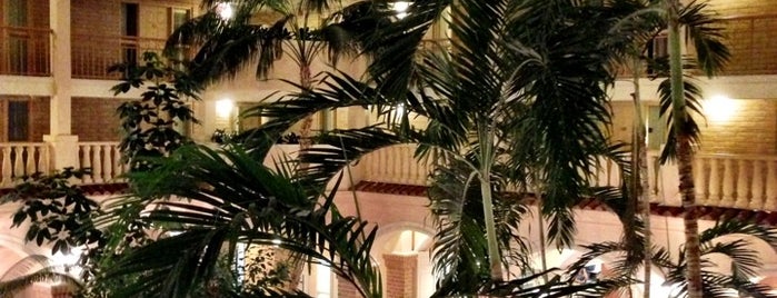 Embassy Suites by Hilton is one of Posti che sono piaciuti a Brad.