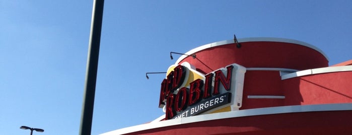 Red Robin Gourmet Burgers and Brews is one of Bayana 님이 좋아한 장소.
