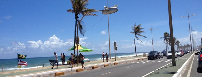 Avenida Octávio Mangabeira is one of Amaralina Praia.