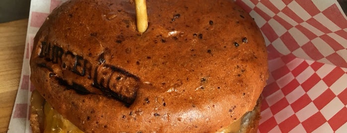 Burgerhub is one of Locais curtidos por Евгений.