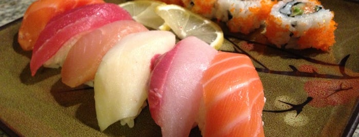 Akiko's Sushi Bar is one of Lugares guardados de Cheryl.
