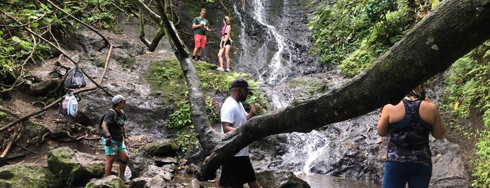 Waterfall is one of Hawaii-places.