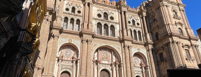 Plaza del Obispo is one of Posti che sono piaciuti a Dilek.