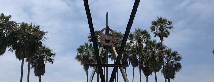V Sculpture In Venice is one of Mike : понравившиеся места.