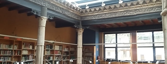 Biblioteca Pública De Estella is one of Estella Lizarra Ciudad Medieval.