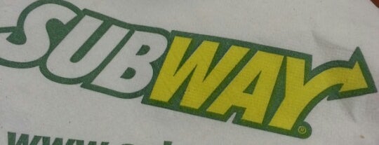 Subway is one of สถานที่ที่ H ถูกใจ.